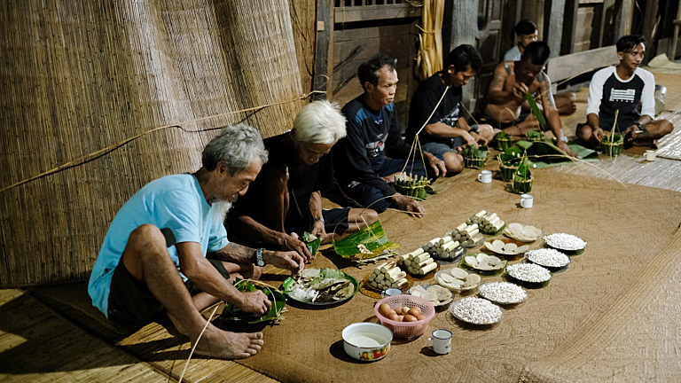 Members of the Dayak Iban group in the Sungai Util community, where they live in a longhouse that serves as a space for collective decision-making. Photo credit to Dayak Iban Menua Sungai Utik.